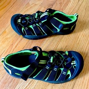 Mens/Boys Keen Sandals - Size 6 - Black Lime Green